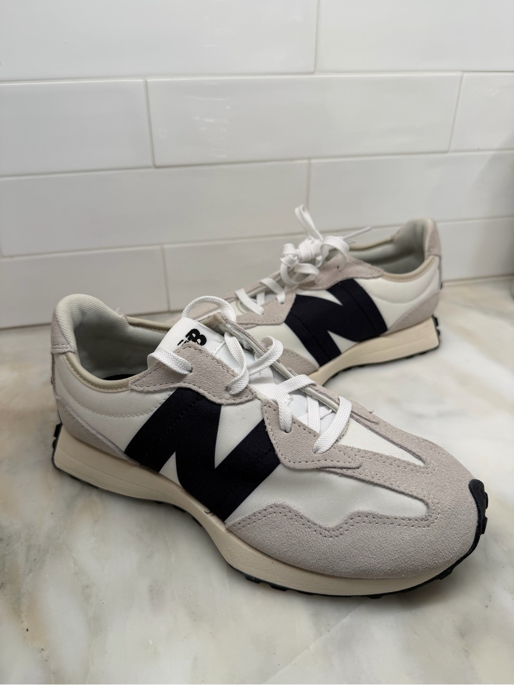 New Balance 327 Sneakers